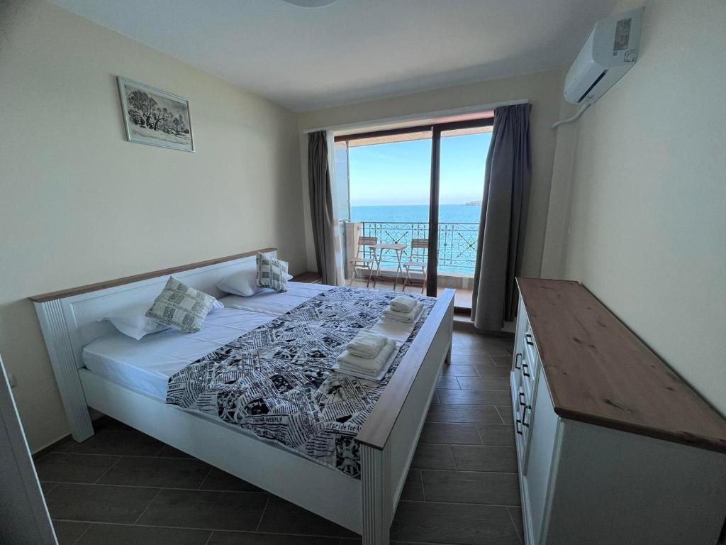 Sea View 2BR Apartment Sozopol photo 3