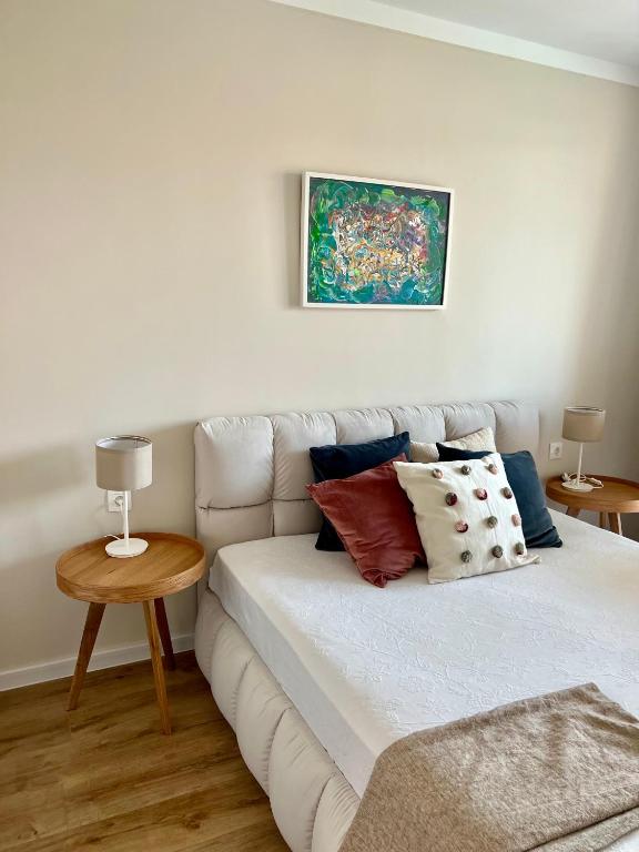Sunny apartment in Bellicity complex photo 2