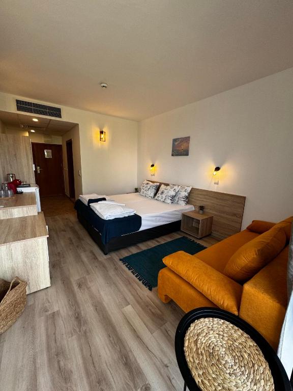 Студия 310 и 312 на първа линия photo 2