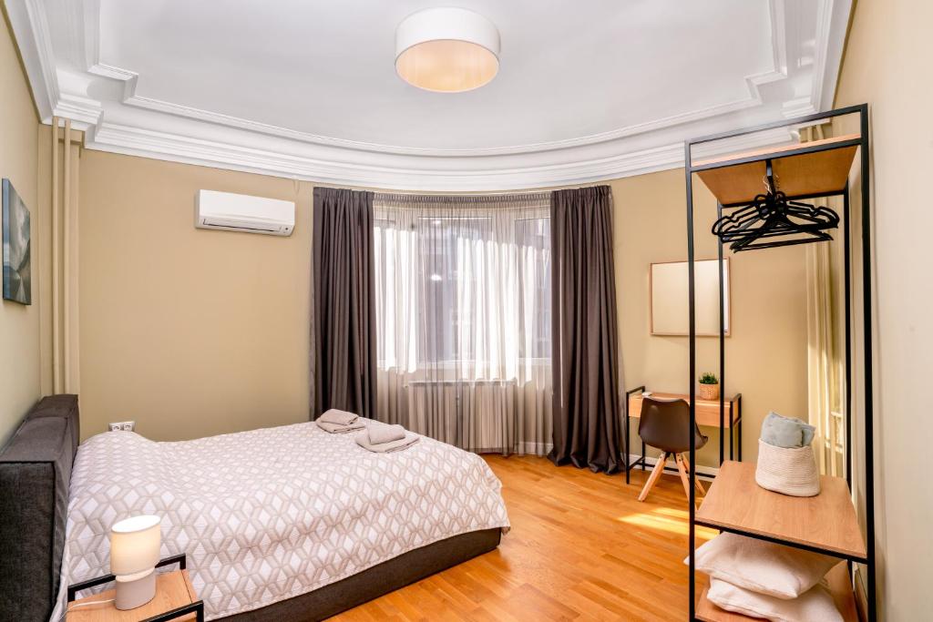 Stunning Luxury 3 Bedroom Apt in the Heart of Town photo 2