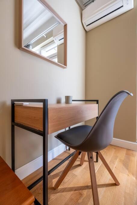 Stunning Luxury 3 Bedroom Apt in the Heart of Town photo 3