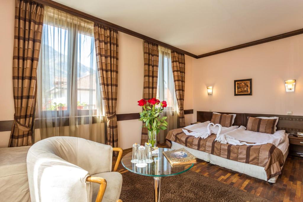 Family Hotel Teteven photo 2