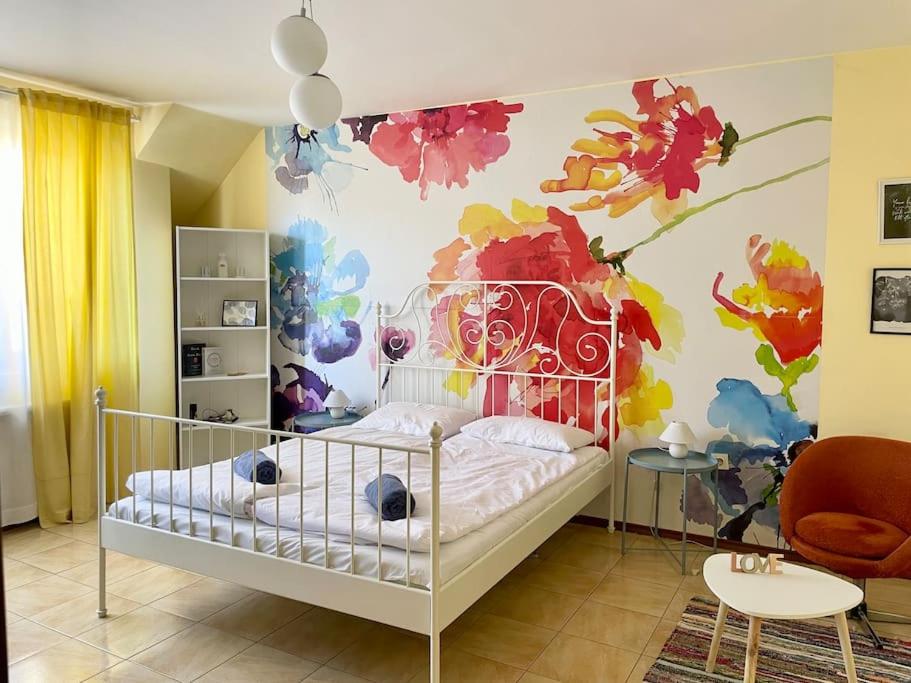 35 Cozy Central 1 Bedroom Apartment with Balcony — photo 1