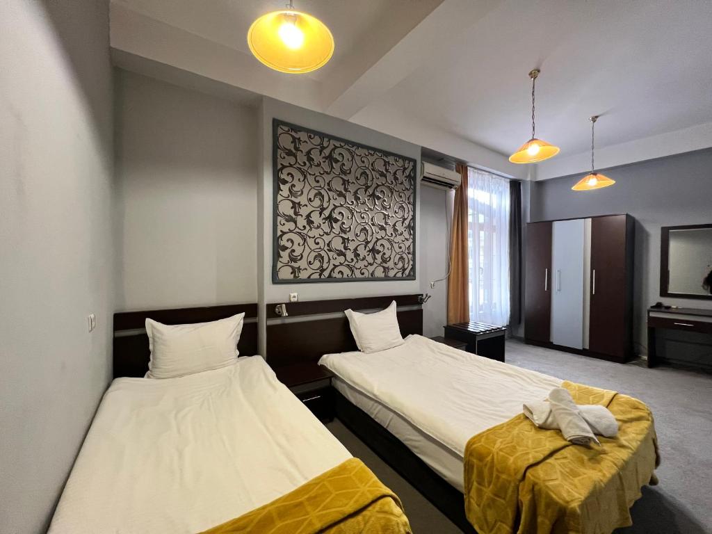 Family Hotel Central photo 2