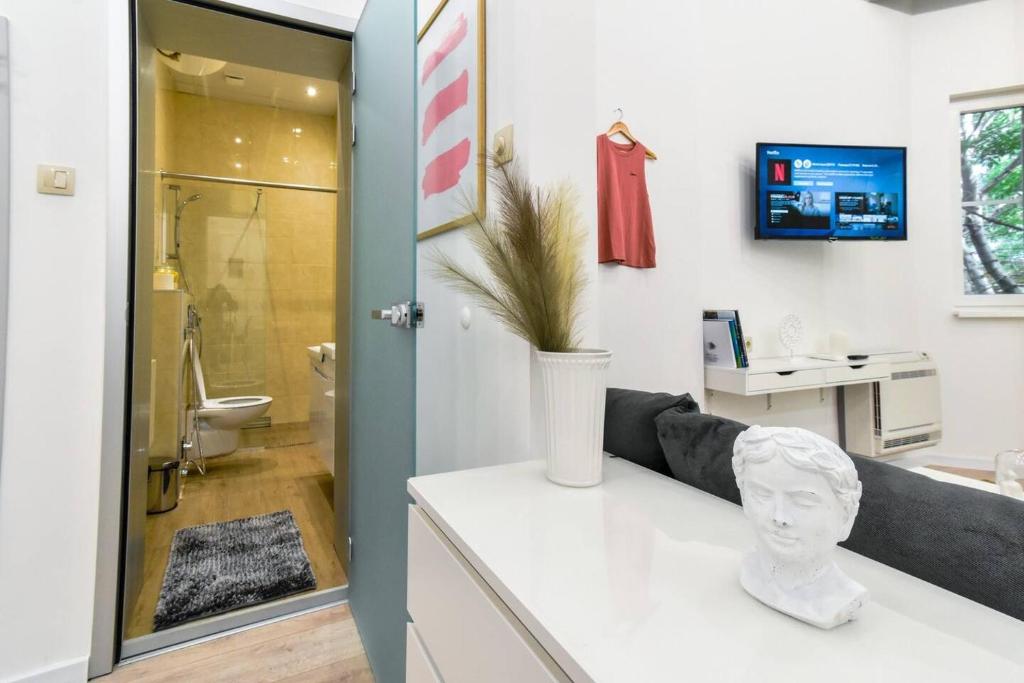 Duplex Condo Prime Location 2BTH 2 Studios photo 2