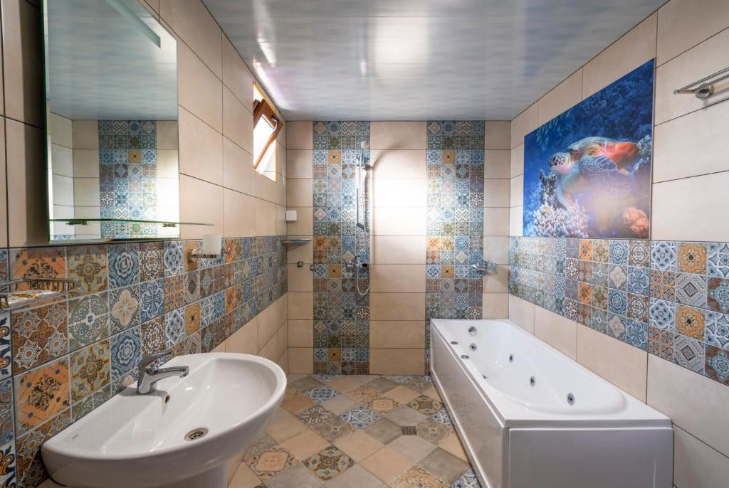 Family Hotel Preslav photo 3