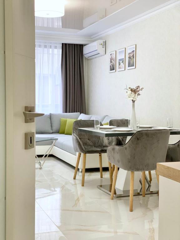Sea View Apartment with Free Parking — photo 1