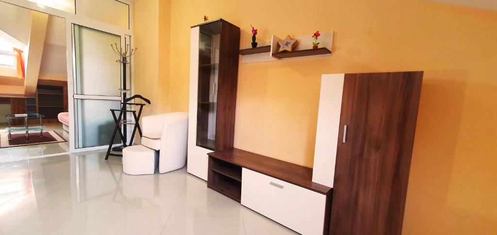 Top Floor Two Bedroom Apartment in Central Burgas — photo 1