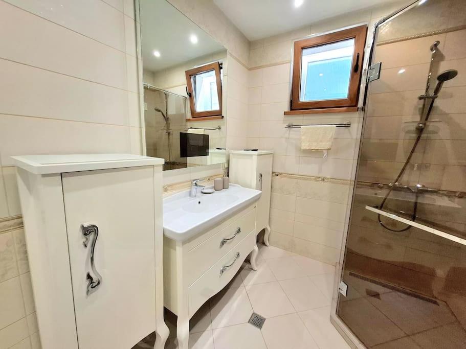 Spacious Prestige Penthouse photo 3