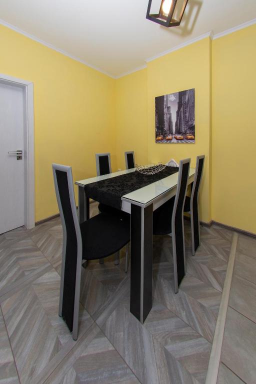 The yellow appartment photo 3