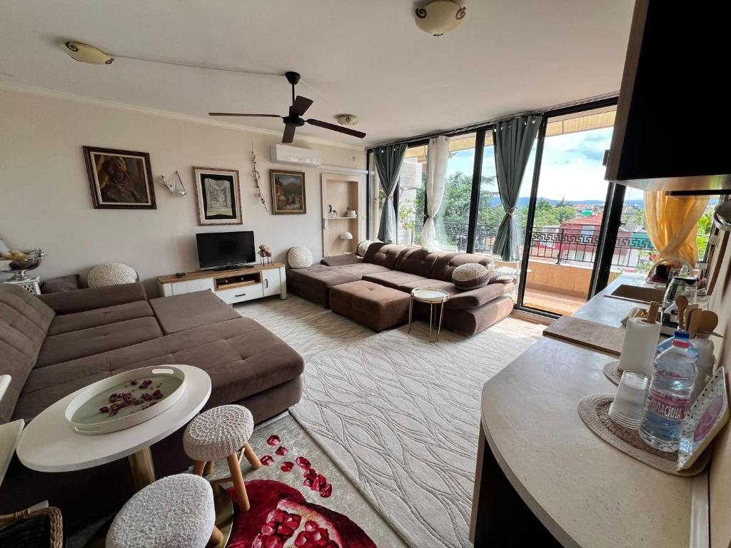 Kazanlak DOWNTOWN Central Apartment Guesthouse with Full Kitchen photo 2
