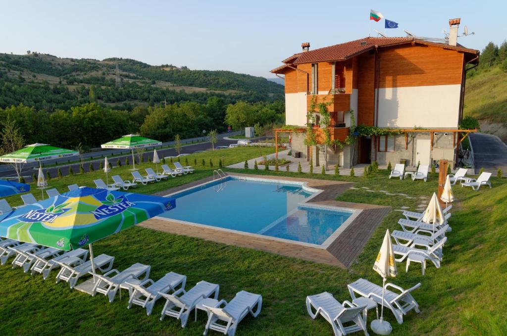 Alpine Garden Hotel (Trayanovi Dvori) photo 3