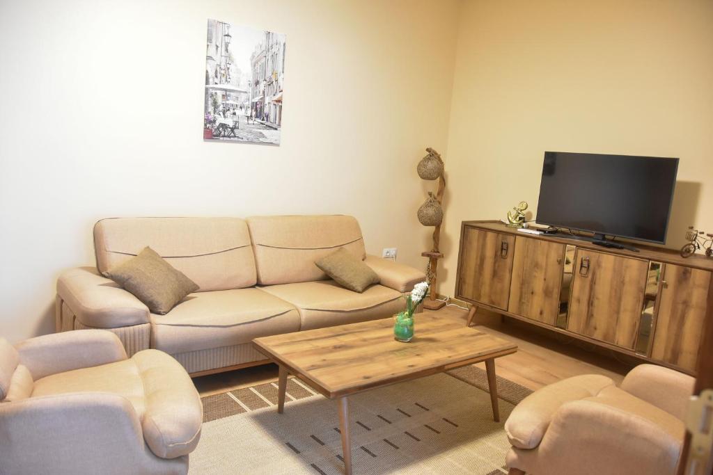 Trimaya apartment - comfort in the top city center — photo 1