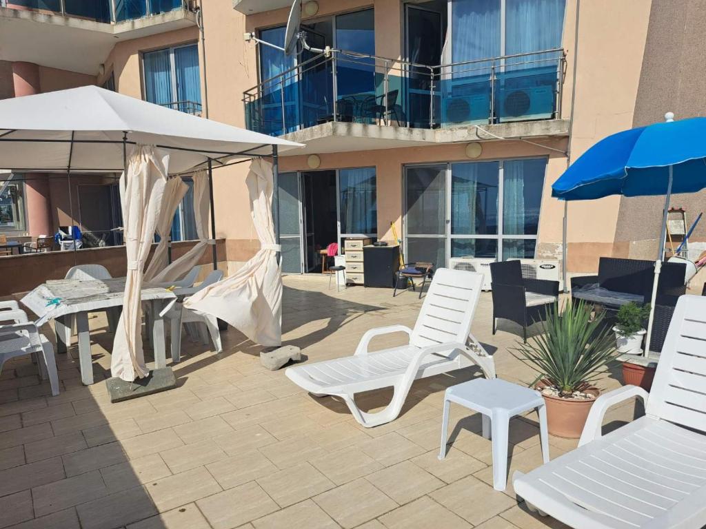 Apartment with sea view photo 2