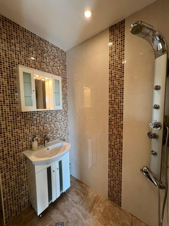 Rio Sunny 2BDR Apt near NDK - Metro - non-stop paid public Parking photo 3