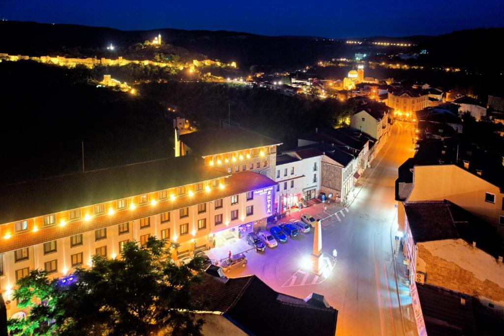Yantra Grand Hotel photo 2
