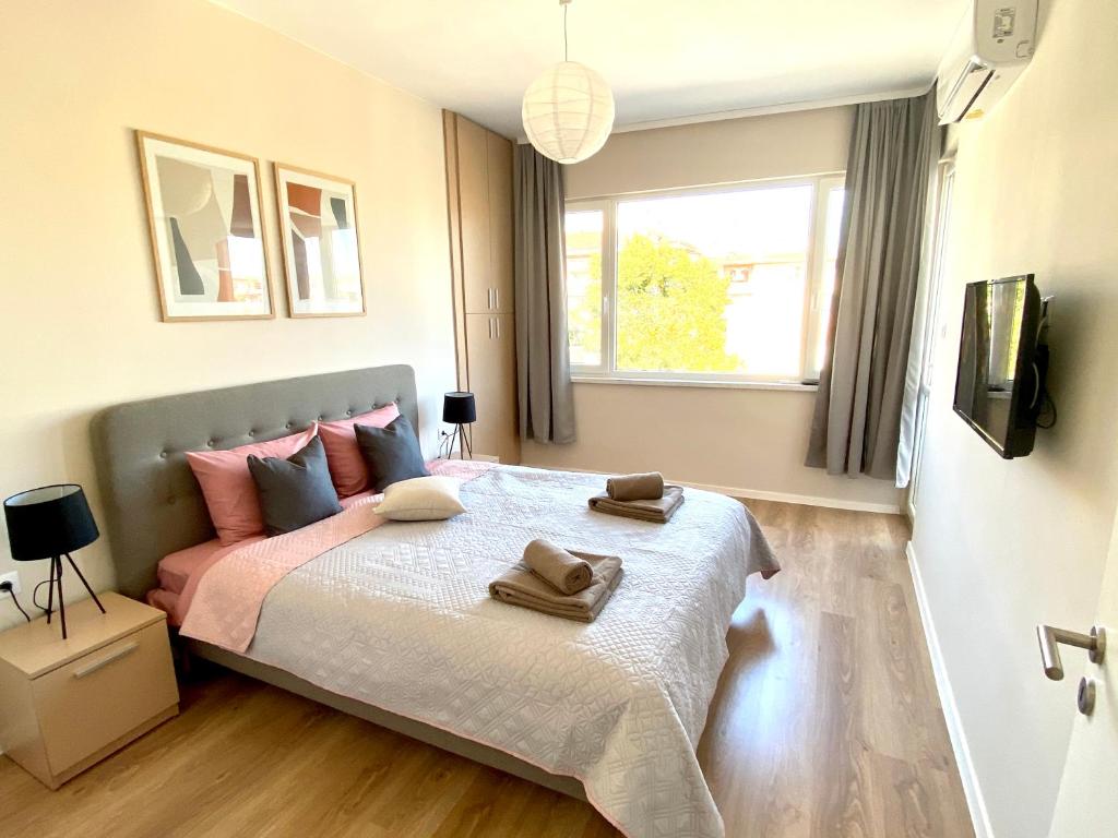 Top Centre Zara Apartment for 6 Guests on Main Street — photo 1