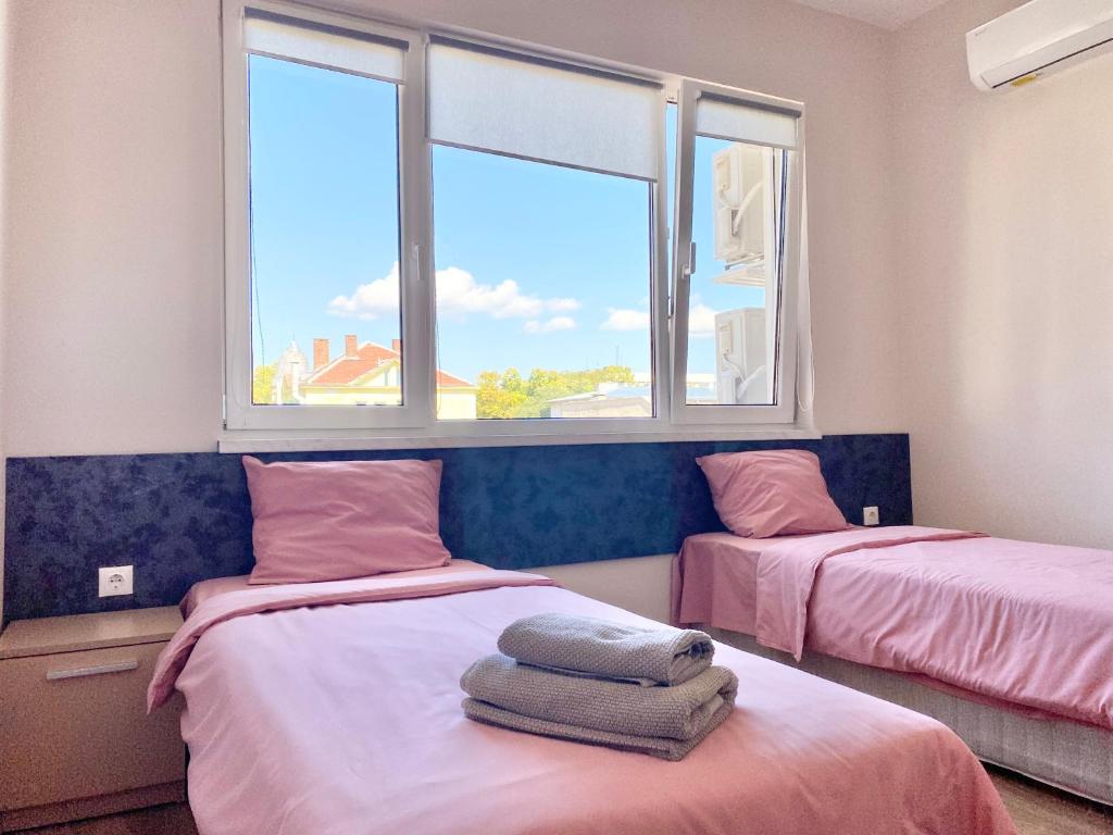 Top Centre Zara Apartment for 6 Guests on Main Street photo 2