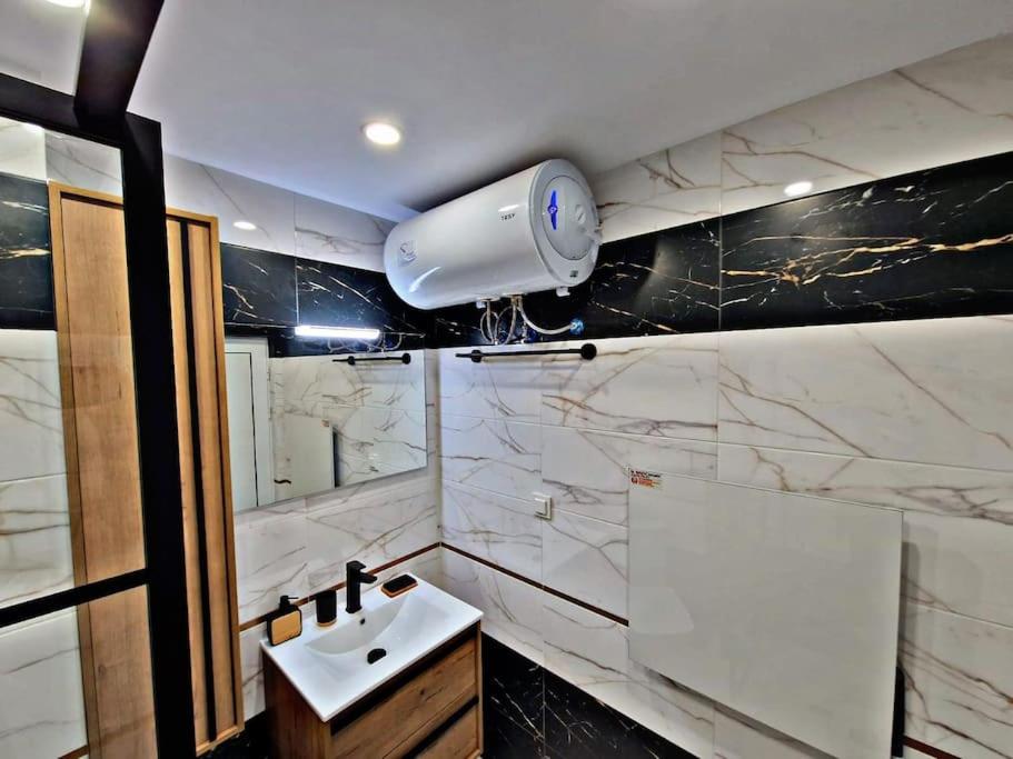 1 bedroom luxury apartment Milena -free parking photo 3