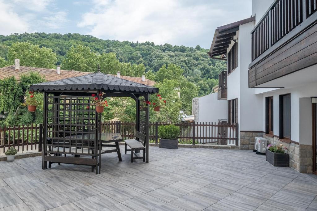 Tarnovgrad Apartments - Free parking photo 3
