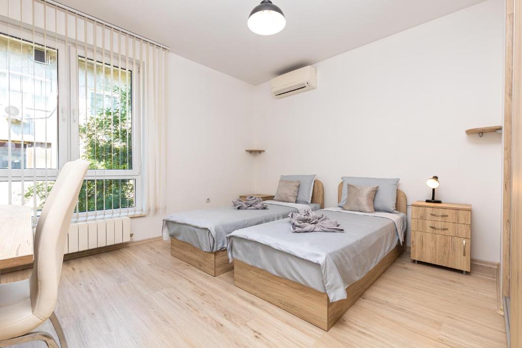 Stylish 2BD Apartment with a Nice Cozy Terrace by Flat Mаnager photo 2