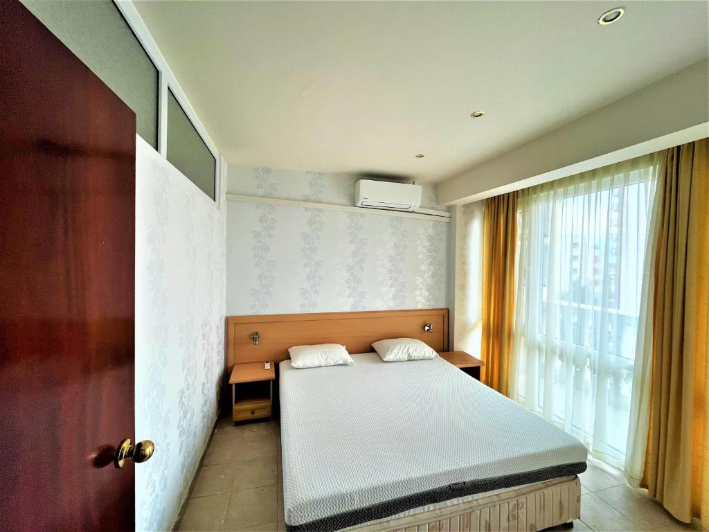 Miramar Front Beach Self Catering Apartments No Swim Pool Access photo 2