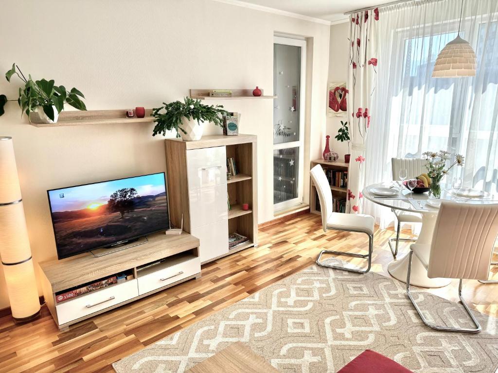 Sunny & Comfort Apartment next to Tech Park for 4 Guests — photo 1