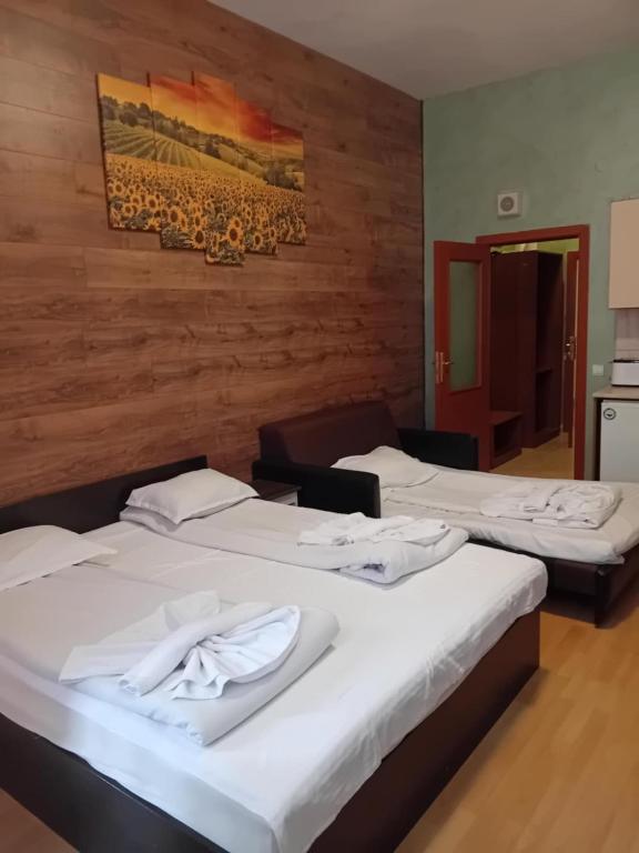 STUDIO B&K in FLORA BOROVETS photo 2