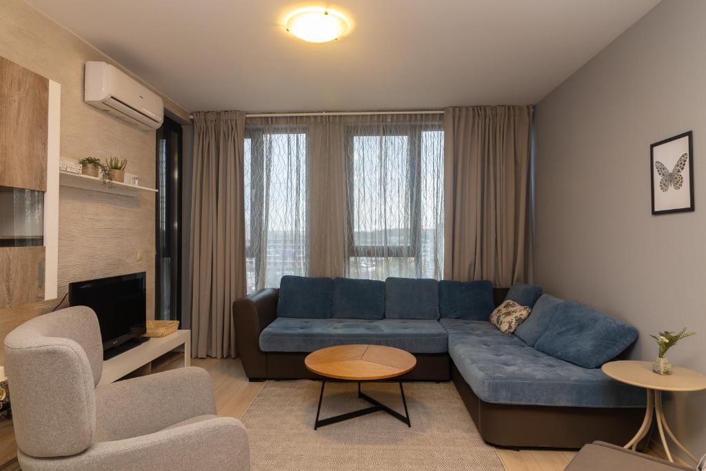 Ani's Stylishly Designed Apartment — photo 1