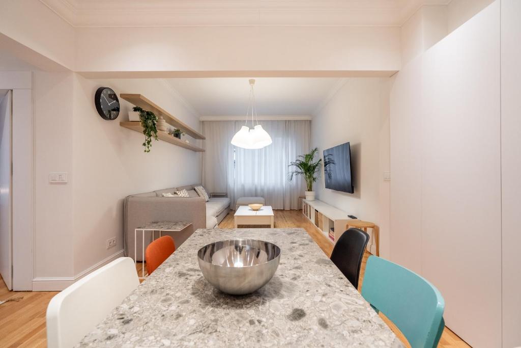 Modern 2BD Apartment with Fast Wi-Fi - Central Sofia by Flat Mаnager photo 2