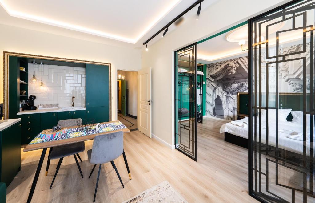 Heart of the City Center Lux Apartment2 with View photo 2