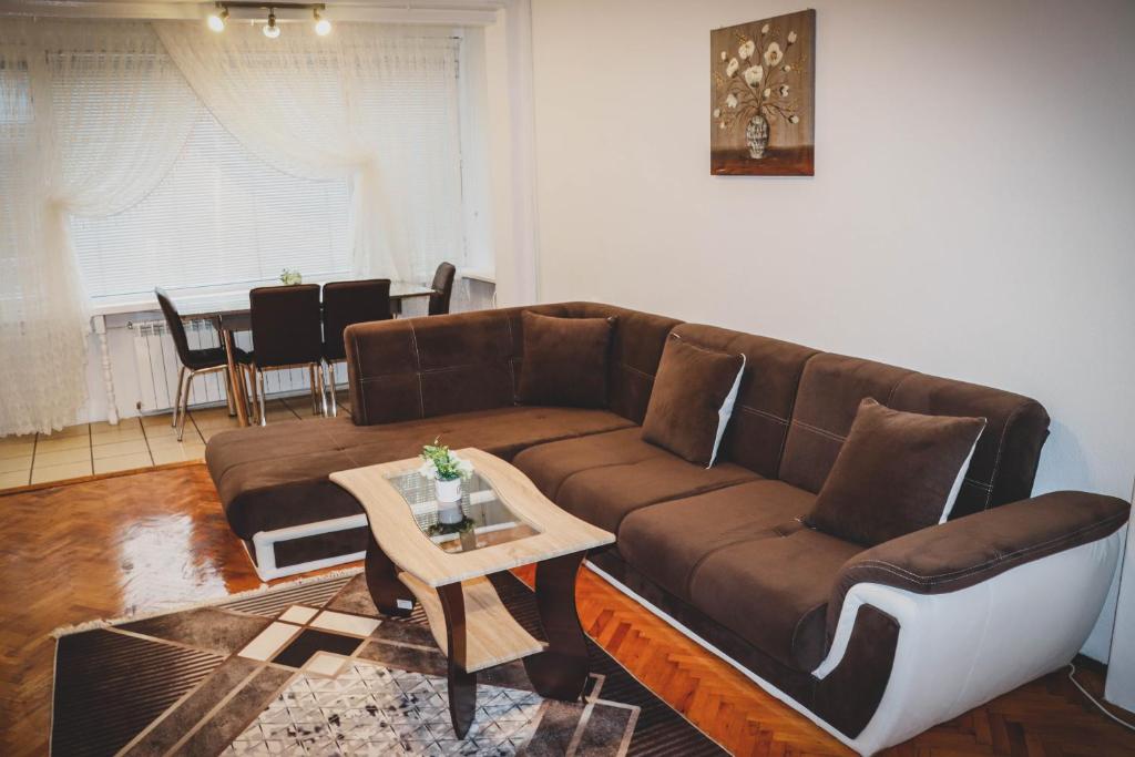 3 ROOMS — photo 1
