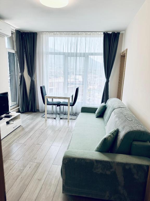 Mountain View Magenta White apartment — photo 1