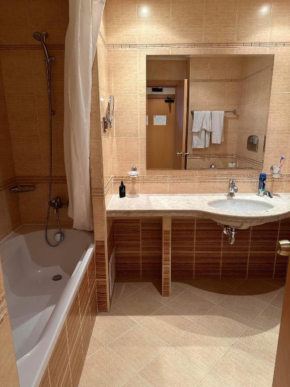 Sunny Majestic Private Apartment photo 3