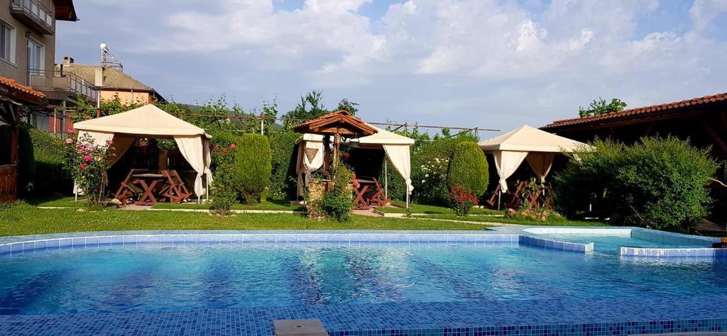 Sharkov Family Hotel photo 2
