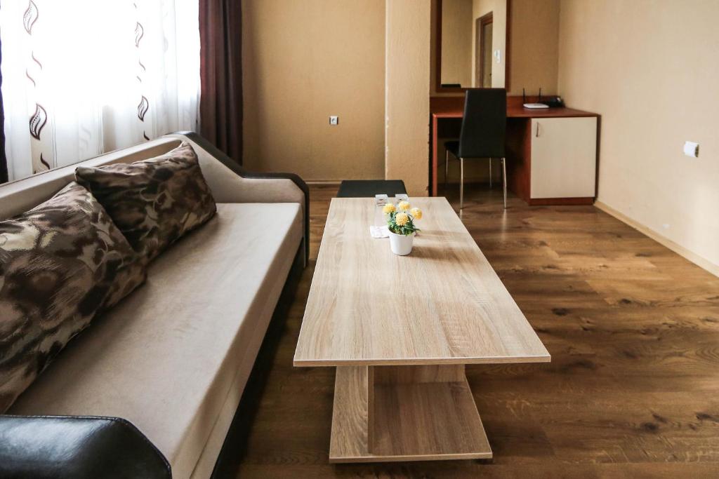 Sharkov Family Hotel photo 3