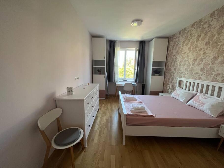 Sea Vibes - Modern Apartment Near the Beach & City Center photo 2