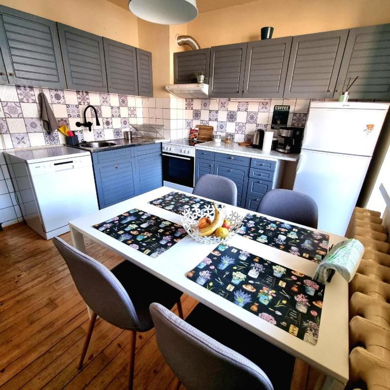 Spacious 3 bedroom apartment — photo 1
