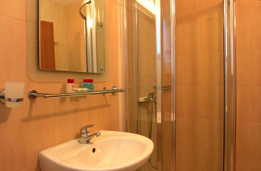 2 bedroom photo 3