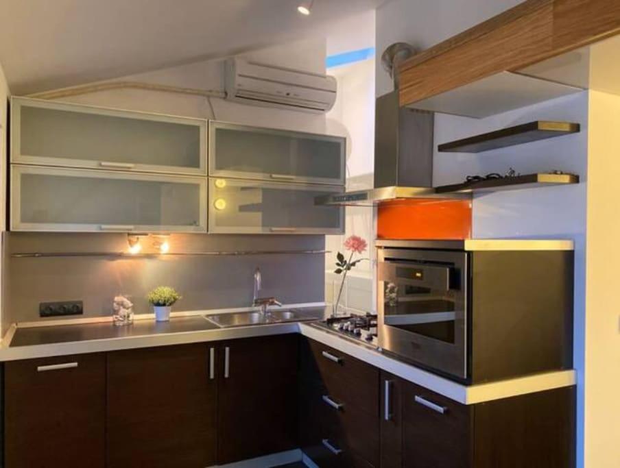 Sky-view apartmentin perfect city center Sofia — photo 1