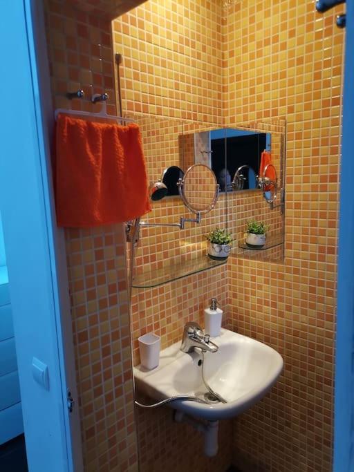 Sky-view apartmentin perfect city center Sofia photo 3