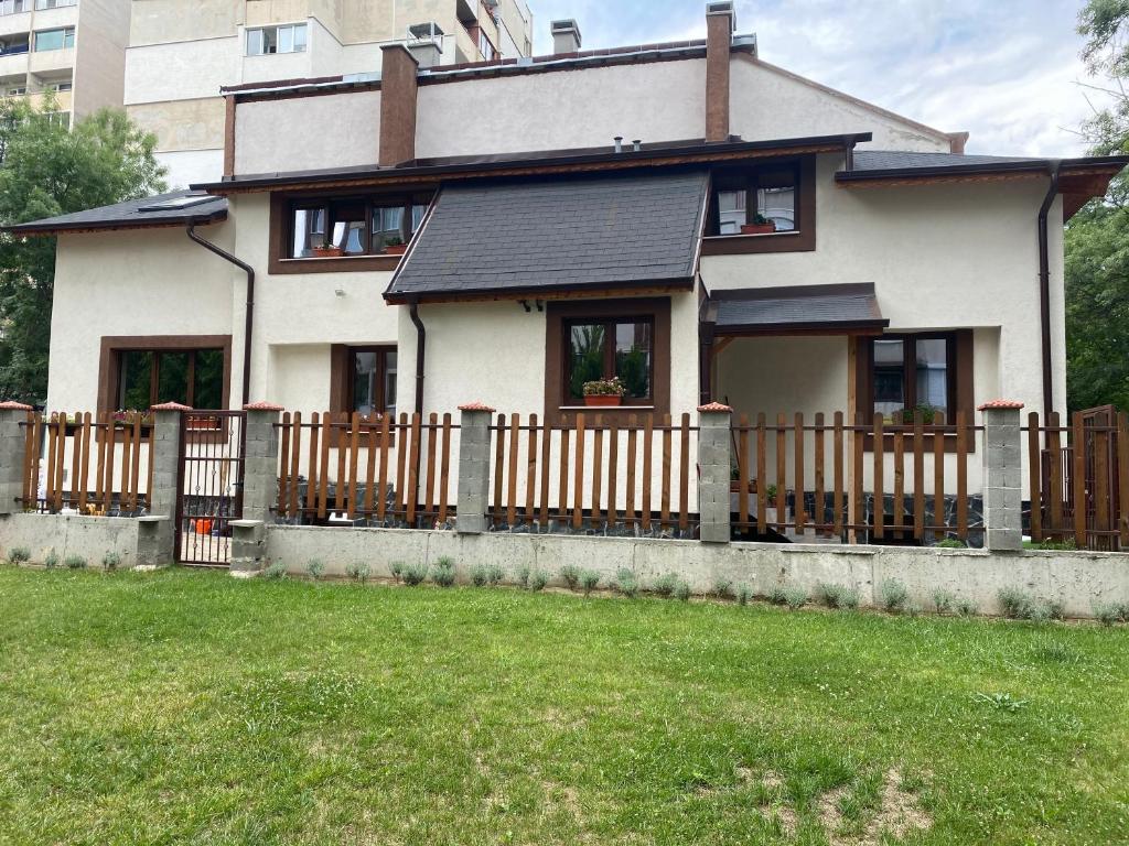 Sofia Family House - Free Parking photo 3