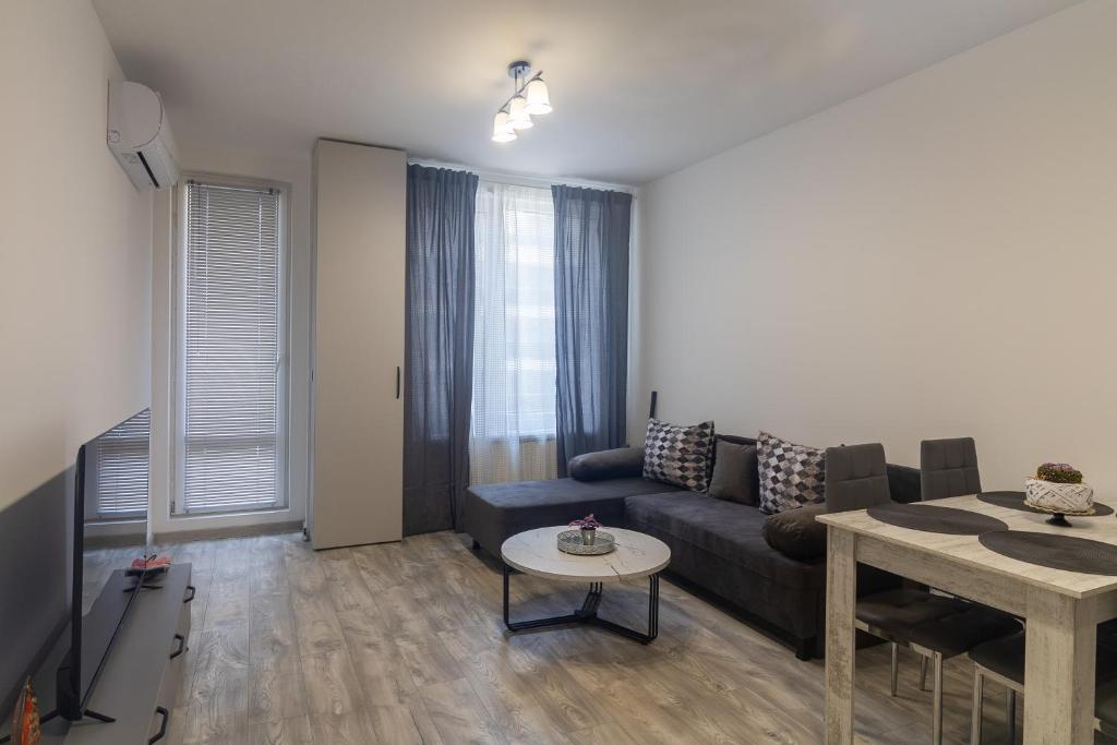 Stylish 2 BDR Apartment at an Excellent Location — photo 1