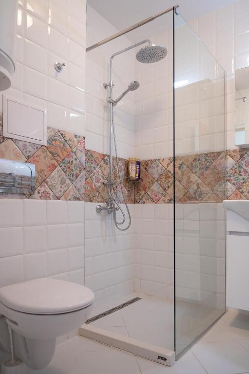 Sunny 1BDR Apartment near Center photo 3