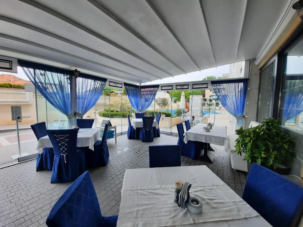 Private Super apartments by sea in Apart Hotel ! photo 2
