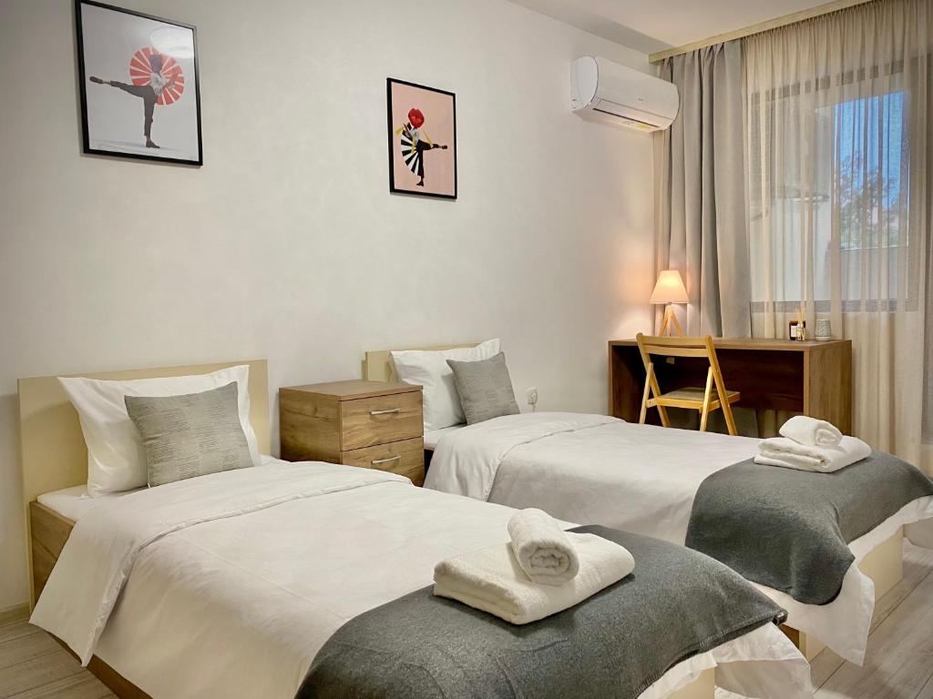 Spacious & Cozy 2 bed Apartment with Work Space & Fast Wi-fi photo 2