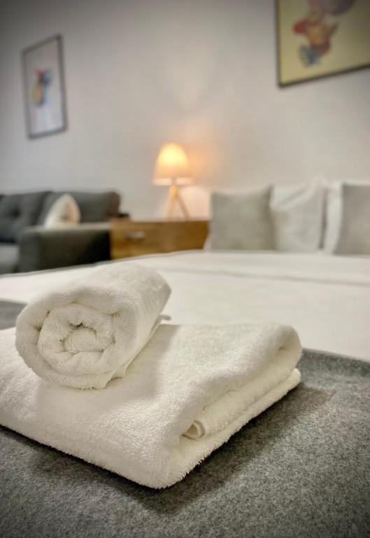 Spacious & Cozy 2 bed Apartment with Work Space & Fast Wi-fi photo 3