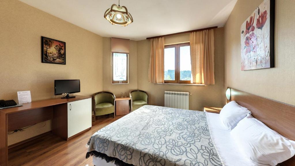 Family Hotel Emaly 1 photo 2