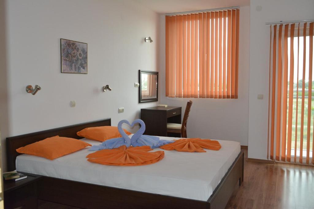 Julia Family Apartments photo 2