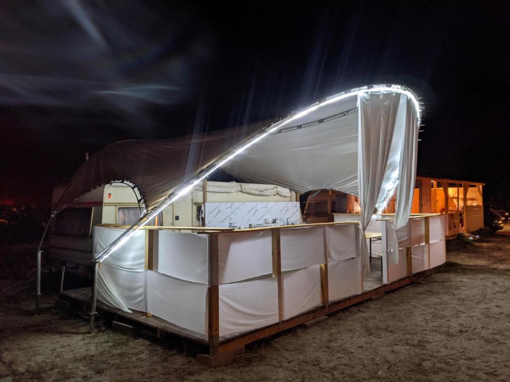SEA CARAVAN ON THE BEACH photo 2